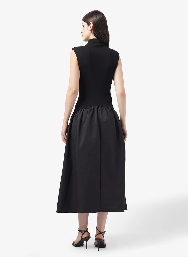 بريتي لافيش فستان ماكسي بخصر منخفض من نايا